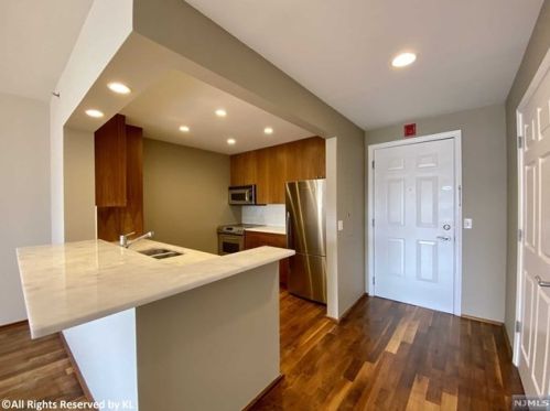 2205 City Pl, Edgewater NJ  07020-3139 exterior