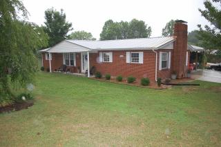 138 Chatsworth St, Harrogate, TN 37752-7621
