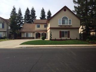 2036 Mesa Ave, Clovis, CA 93611-7511