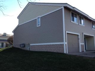 3256 Hill Ridge Dr, Saint Paul, MN 55121-1750
