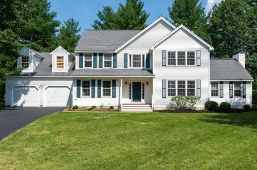 33 Swallow Dr, Hollis, NH 03049-6290