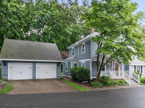 1 Olsons Way, Warwick, RI 02818-3229