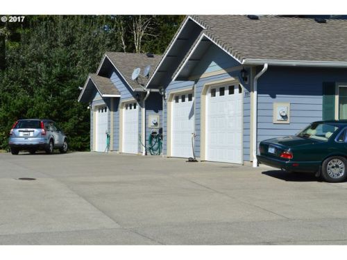 953 Jasper Ln, Florence, OR 97439-8419