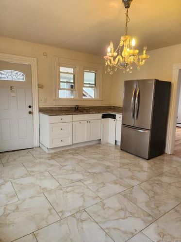 53 Cliff St, Huntington CT  06484-3005 exterior