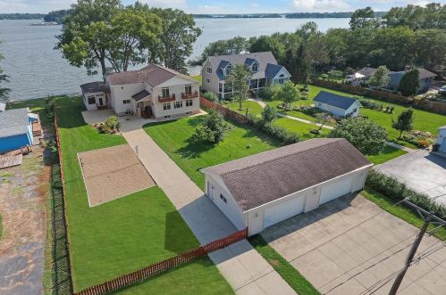 27771 Lake Shore Dr, Spring Grove IL  60081-9118 exterior