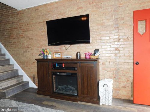 926 Somerset St, Gloucester, NJ 08030-1857