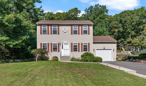 24 Cobblestone Ter, Coventry, RI 02816-8576