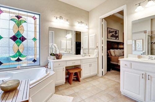 2540 Grn Oak Dr, Carrollton TX 75010-4221 exterior