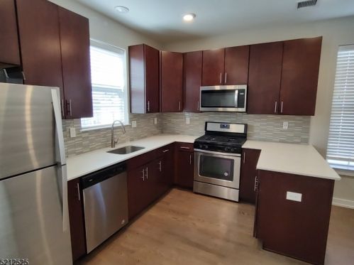 77 Sowers Dr, Hackettstown, NJ 07840-7625