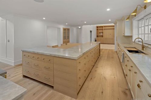192 Sturges Ridge Rd, Wilton CT  06897-3236 exterior