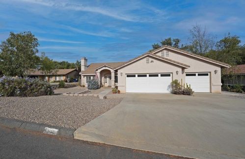 16021 Oakley Rd, Ramona, CA 92065-4225
