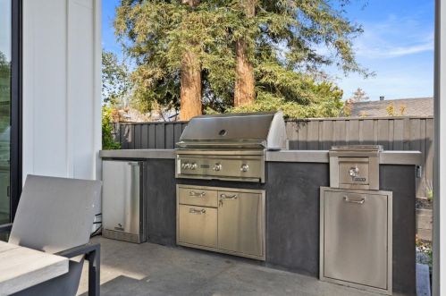 1575 Grant Rd, Los Altos CA  94024-6149 exterior