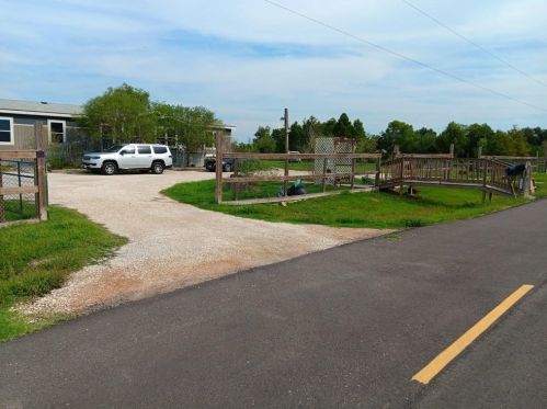 2645 Fairway Dr, Angleton TX 77515-7396 exterior