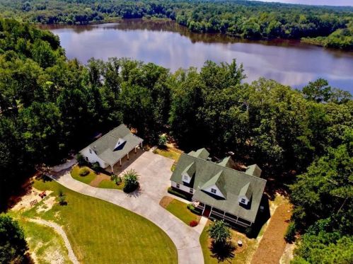 606 Paynes Lake Rd, Carrollton, GA 30116-4910