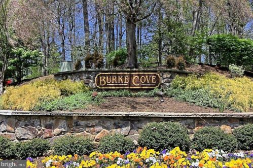 5916 Cove Landing Rd, Springfield VA  22015-4779 exterior