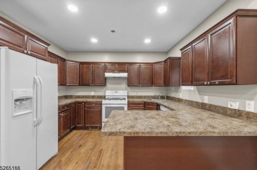 77 Jersey St, Paterson NJ  07501-1718 exterior