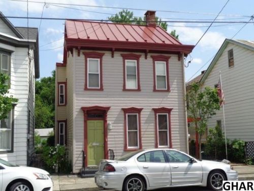 511 Bedford St, Carlisle PA  17013-1914 exterior