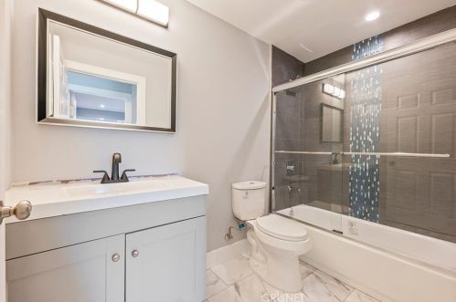 7960 Amestoy Ave, Van Nuys CA  91406-1603 exterior