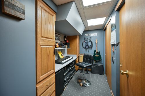 885 Chatham Dr, Carol Stream IL  60188-2979 exterior