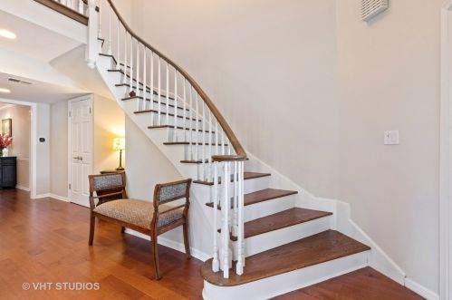 102 Rivershire Ln, Half Day, IL 60069-3803