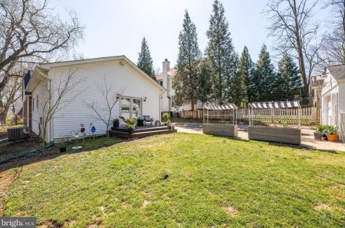 2009 Grace Church Rd, Silver Spring MD 20910-2116 exterior