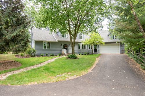 42360 Crawford Rd, Antioch, IL 60002-9570