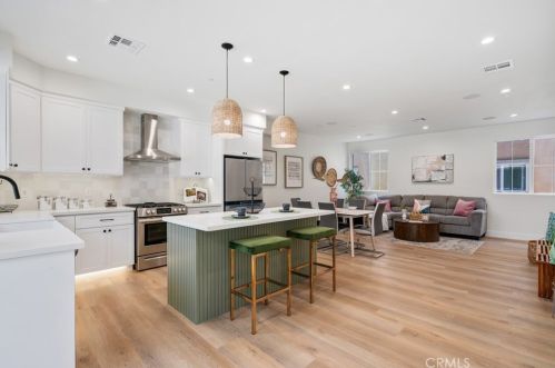 1503 207th St, Torrance, CA 90501-1912