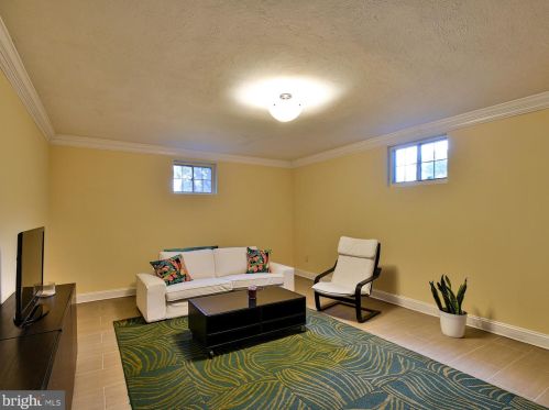 621 Greenbrier Dr, Silver Spring MD 20910-4230 exterior