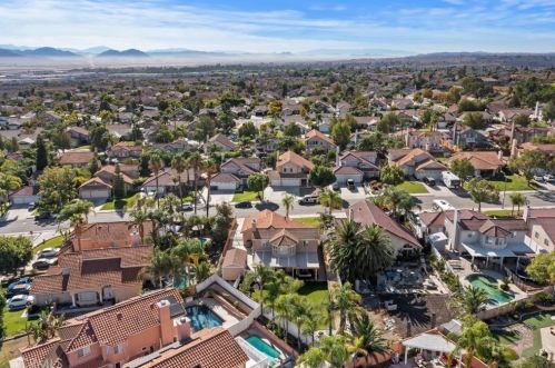 8517 Rosemary Dr, Riverside CA  92508-2921 exterior