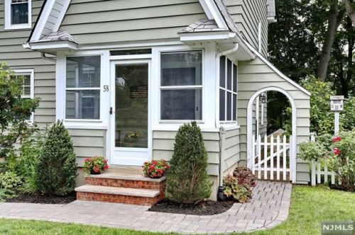 58 Harding Rd, Ridgewood, NJ 07452-1317