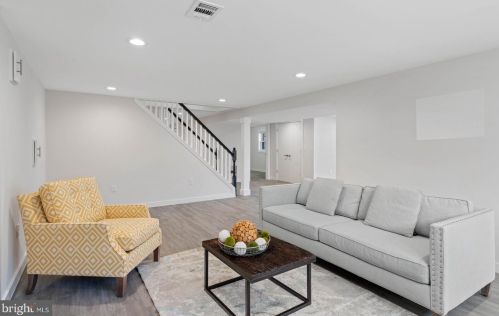 8114 Drayton Ln, Springfield VA  22151-1814 exterior