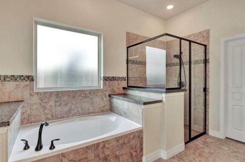 2036 Doolan Dr, Conroe TX  77301-4105 exterior