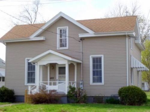 223 2nd South St, Womac, IL 62626-1831