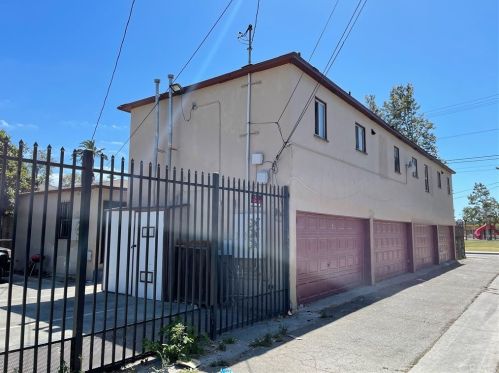 220 Rose Ave, Compton, CA 90221-2645