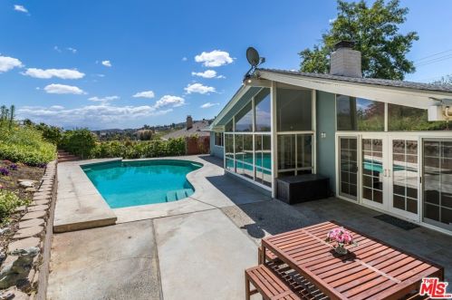 22529 Paul Revere Dr, Calabasas, CA 91302-5111