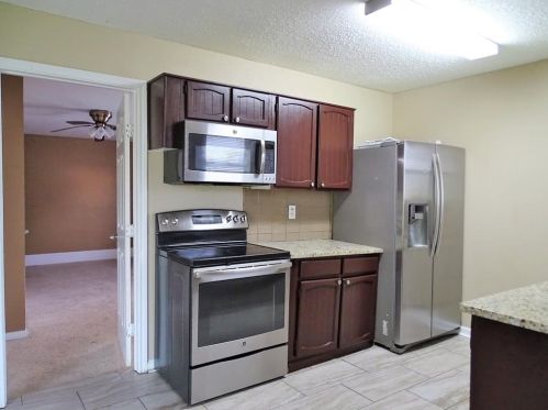 1217 Whiteoak Dr, Garland TX  75040-5293 exterior