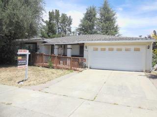 7020 Valley Forge Dr, Gilroy, CA 95020-6317