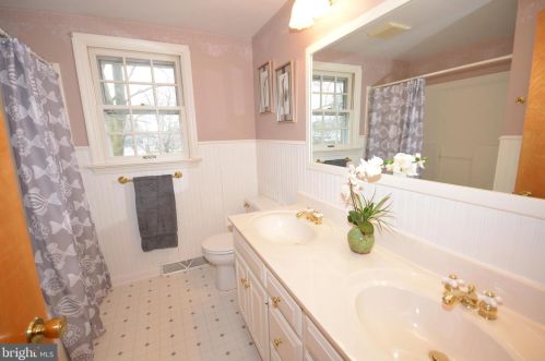 1949 Rachael Dr, Lancaster PA  17601-3627 exterior