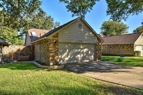 2739 Belmeade Dr, Carrollton, TX 75006-2182