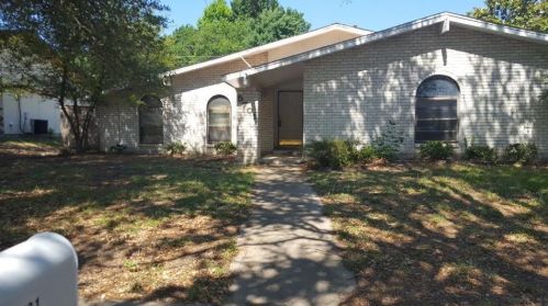 5701 Excalibur Dr, Garland TX  75044-3631 exterior