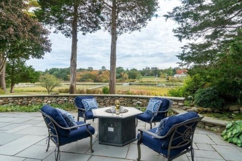 61 Brg St, Hingham MA 02061-2333 exterior