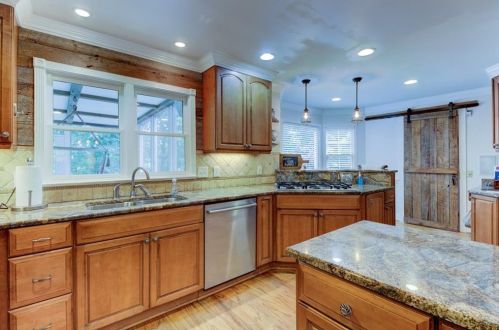 4815 Dunwoody Sta Dr, Atlanta GA 30338-4705 exterior