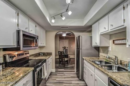 3825 Camelback Rd, Phoenix AZ 85018-2643 exterior