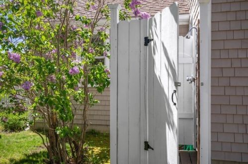 21 Franklin Rodgers Rd, Hingham MA 02043-2665 exterior