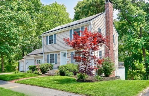 18 School St, Milton, MA 02186-2911