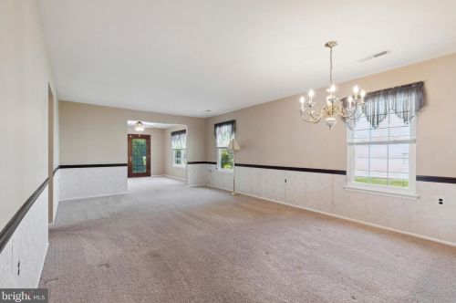 31 Blanchard Dr, West Deptford NJ 08096-6728 exterior