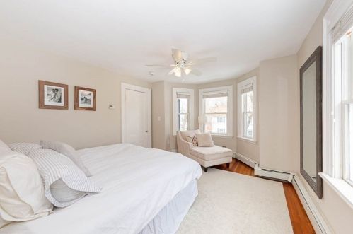 24 Walnut Pl, Newton MA 02460-1819 exterior