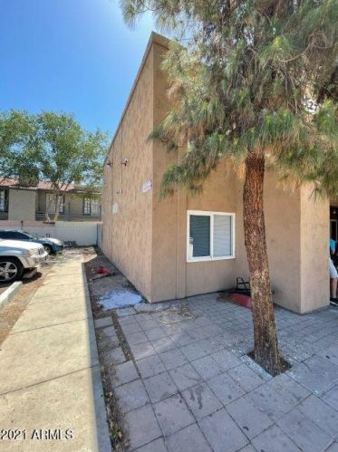 2725 Beck Ln, Phoenix AZ 85032-4255 exterior