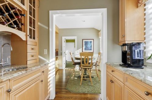 16 Black Rock Dr, Hingham MA 02043-4892 exterior