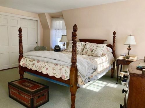 32 Old Farm Rd, Dedham MA 02026-4115 exterior